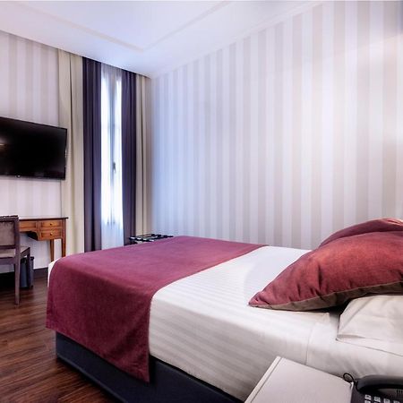 อินตูร์ ปาลาซิโอ ซาน มาร์ติน Hotel มาดริด ภายนอก รูปภาพ