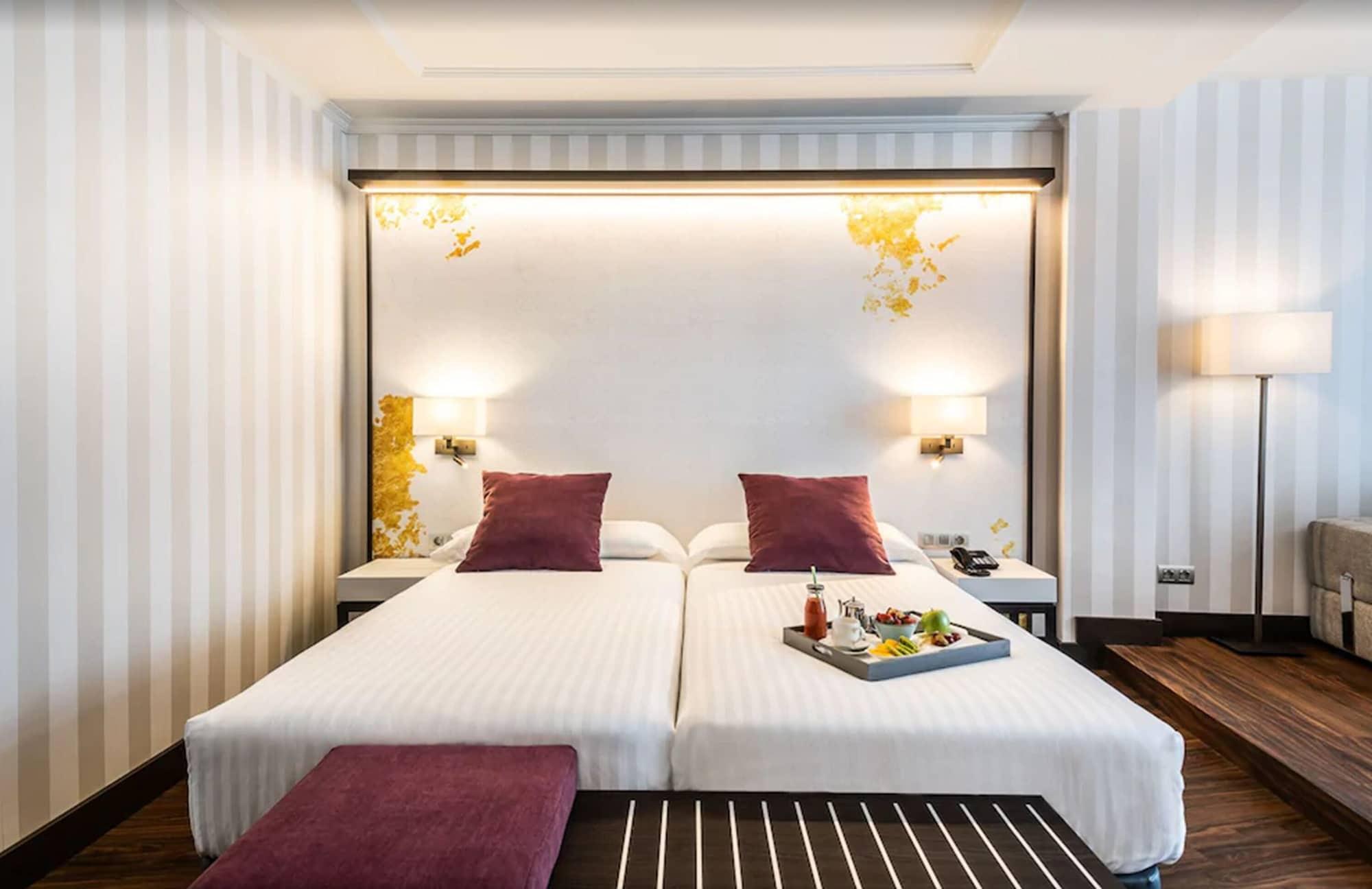 อินตูร์ ปาลาซิโอ ซาน มาร์ติน Hotel มาดริด ภายนอก รูปภาพ
