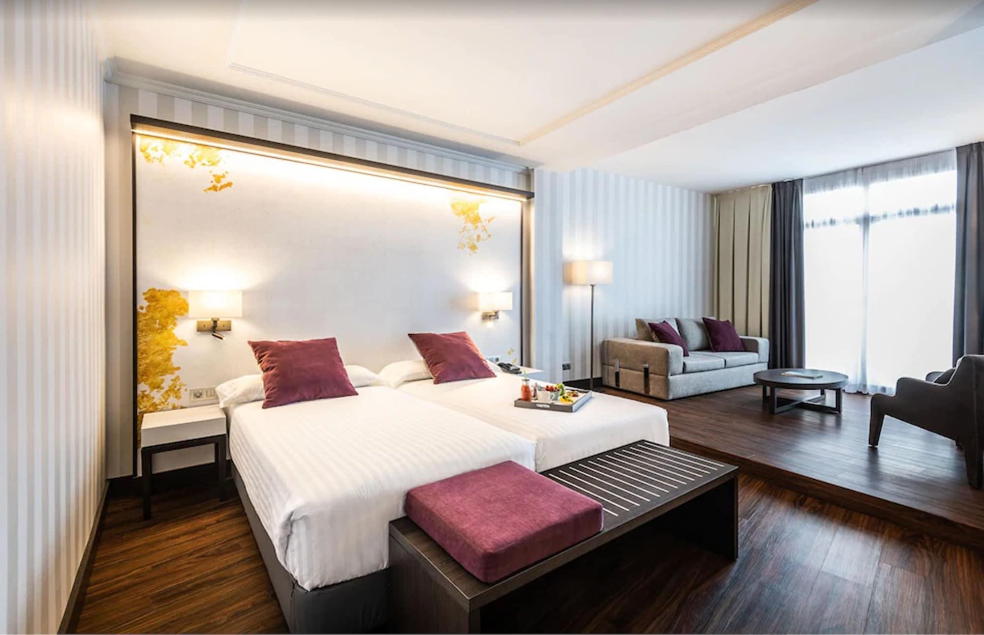 อินตูร์ ปาลาซิโอ ซาน มาร์ติน Hotel มาดริด ภายนอก รูปภาพ