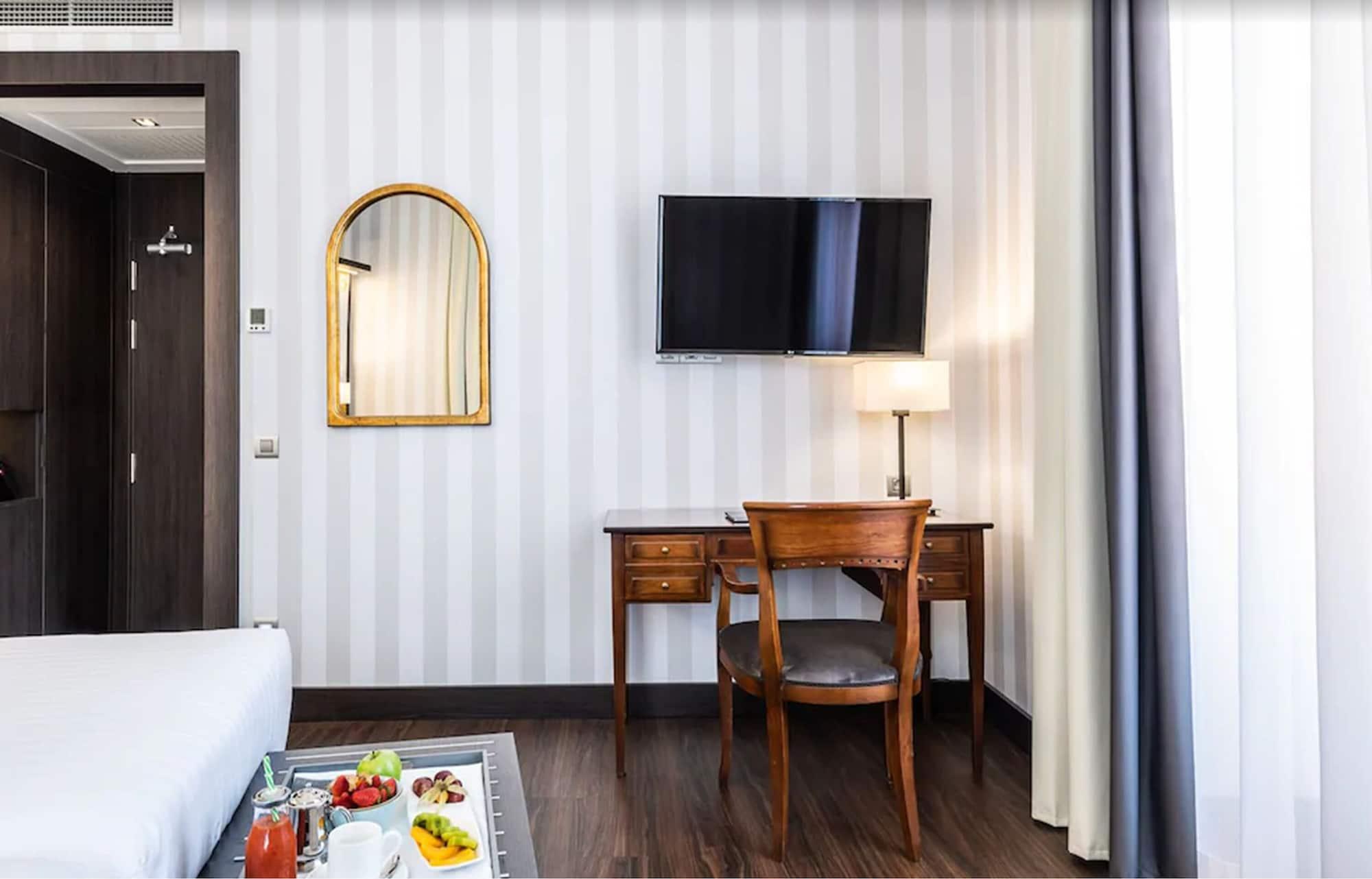 อินตูร์ ปาลาซิโอ ซาน มาร์ติน Hotel มาดริด ภายนอก รูปภาพ