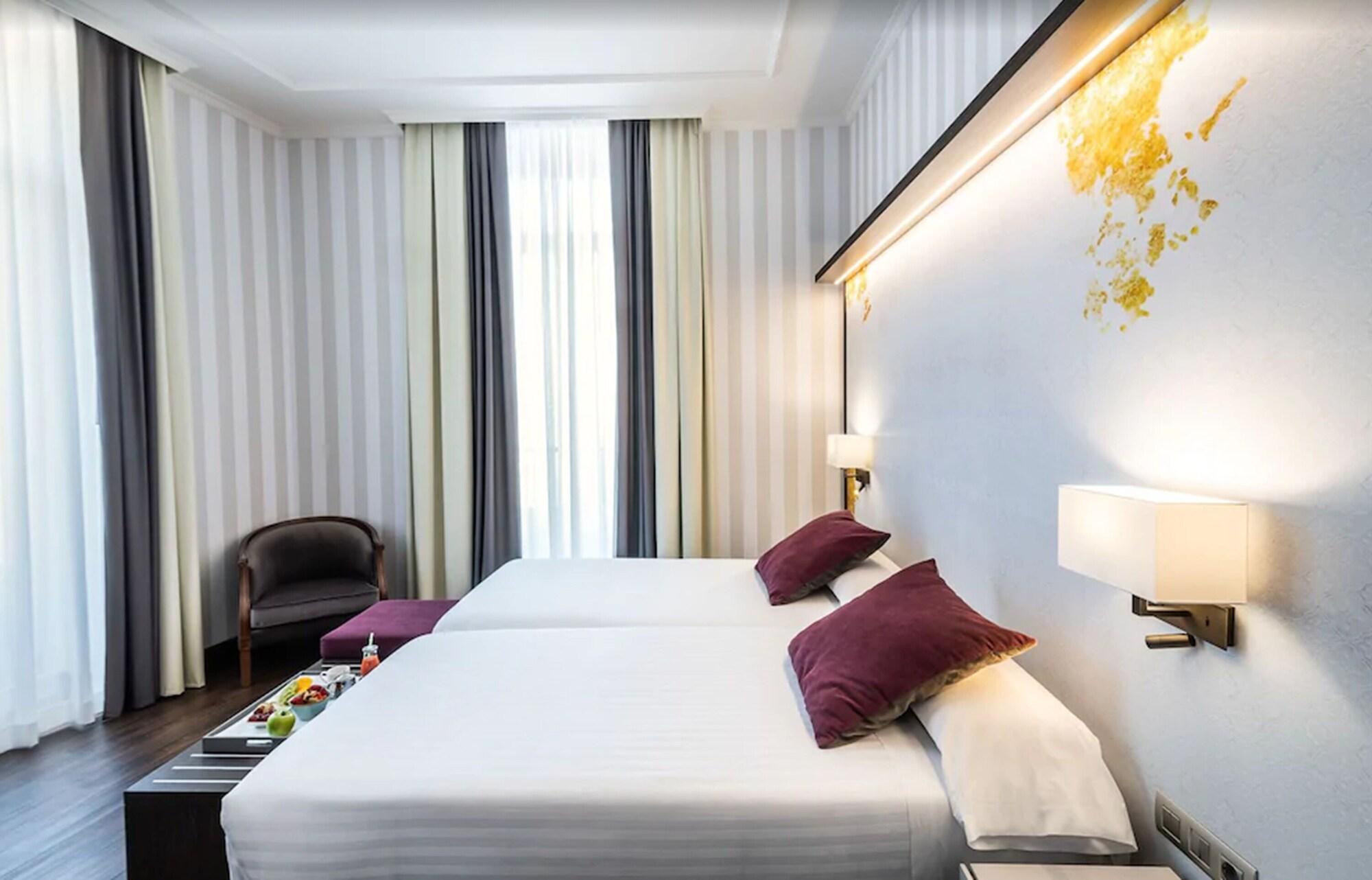 อินตูร์ ปาลาซิโอ ซาน มาร์ติน Hotel มาดริด ภายนอก รูปภาพ