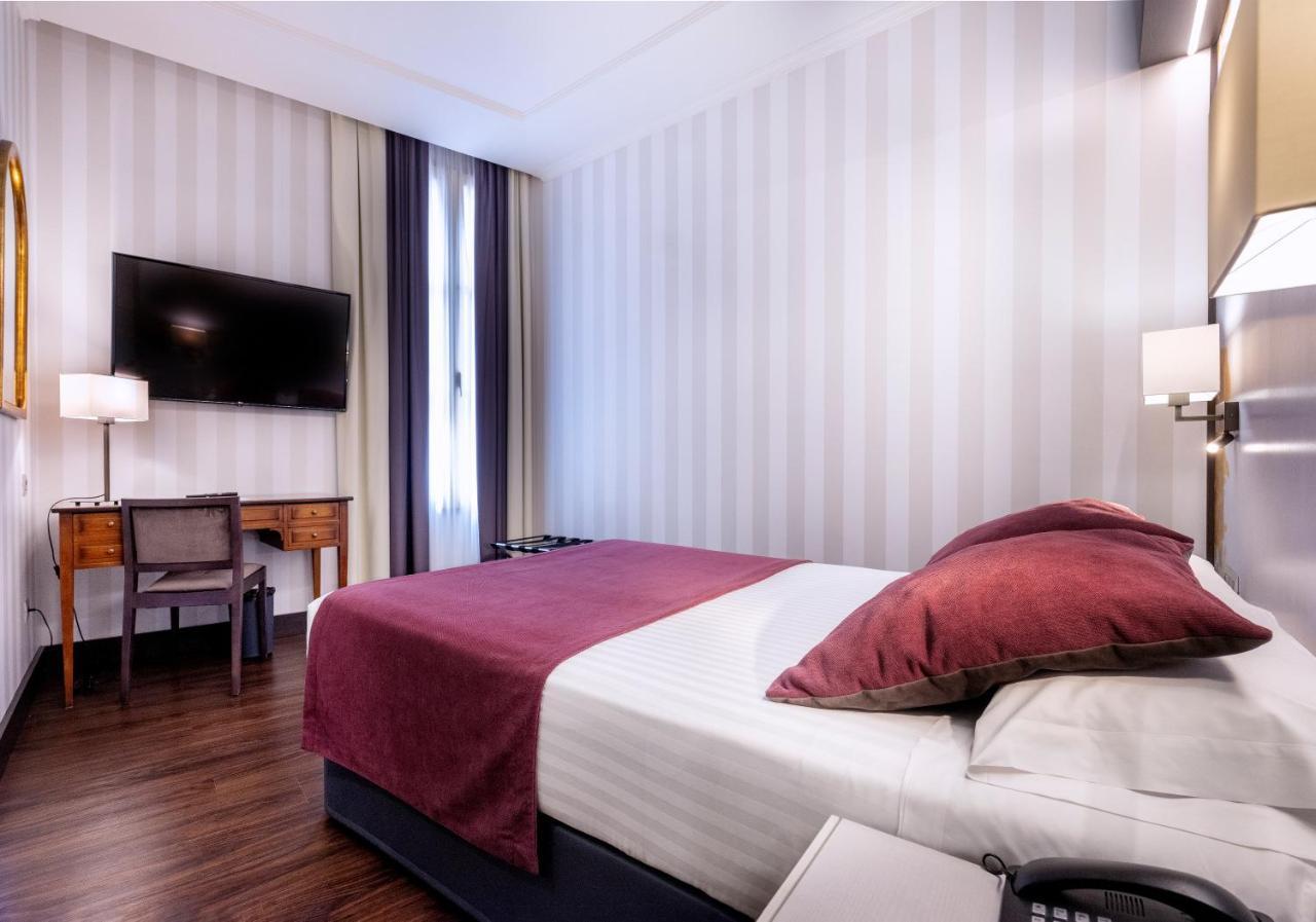 อินตูร์ ปาลาซิโอ ซาน มาร์ติน Hotel มาดริด ภายนอก รูปภาพ
