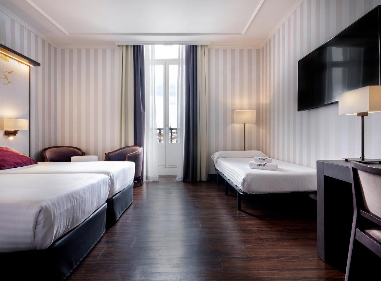 อินตูร์ ปาลาซิโอ ซาน มาร์ติน Hotel มาดริด ภายนอก รูปภาพ