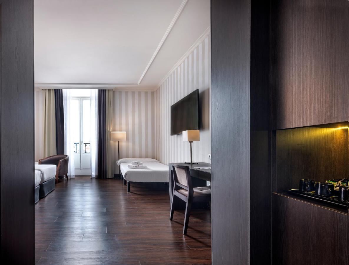 อินตูร์ ปาลาซิโอ ซาน มาร์ติน Hotel มาดริด ภายนอก รูปภาพ