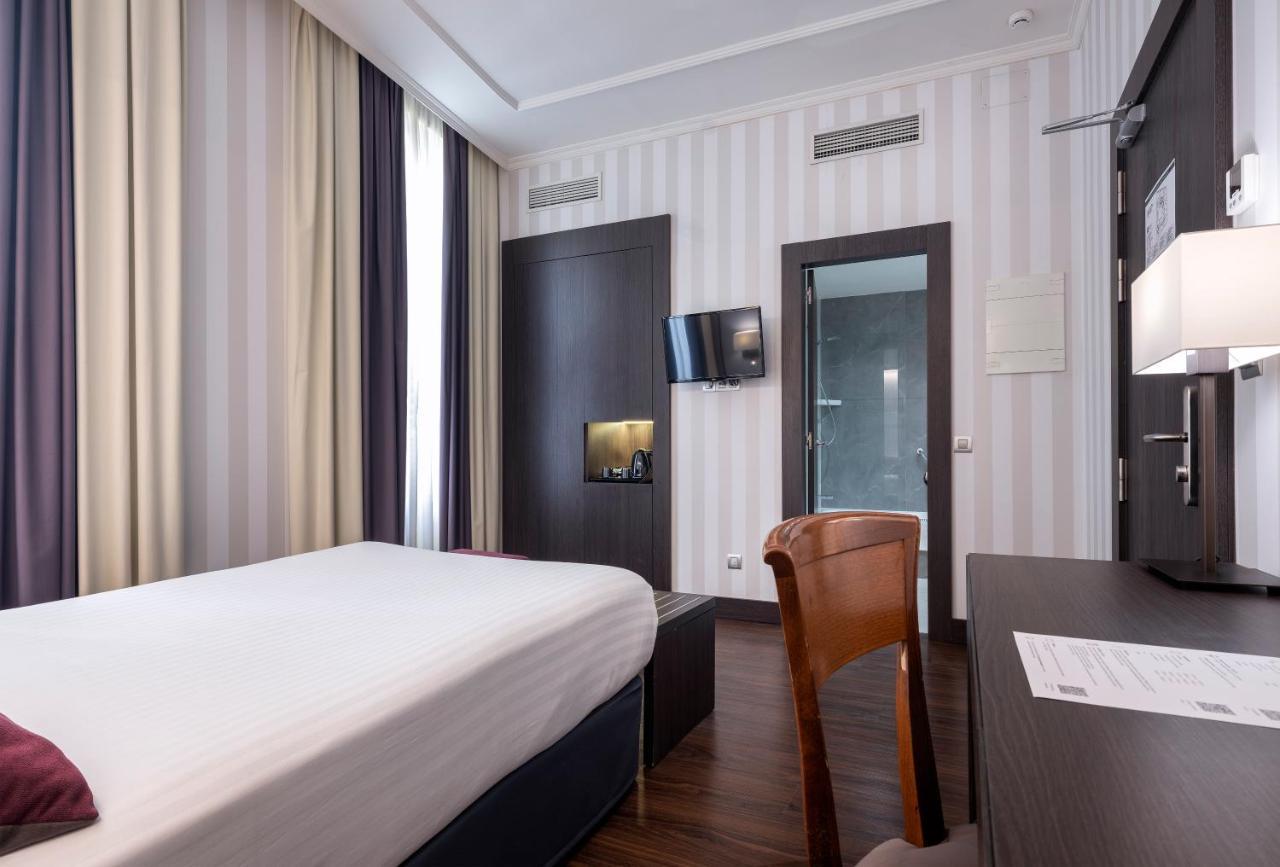 อินตูร์ ปาลาซิโอ ซาน มาร์ติน Hotel มาดริด ภายนอก รูปภาพ