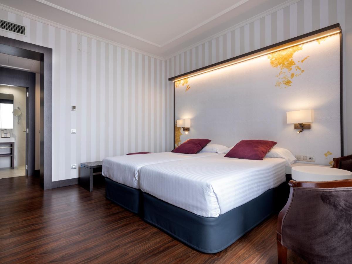 อินตูร์ ปาลาซิโอ ซาน มาร์ติน Hotel มาดริด ภายนอก รูปภาพ